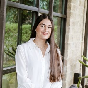 Meet your Posher, Julia